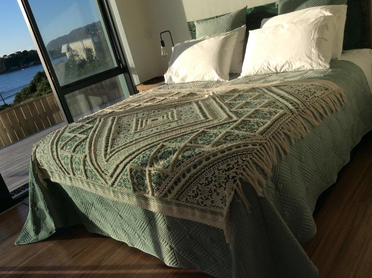 Atahu Bed and Breakfast Porirua Exteriör bild