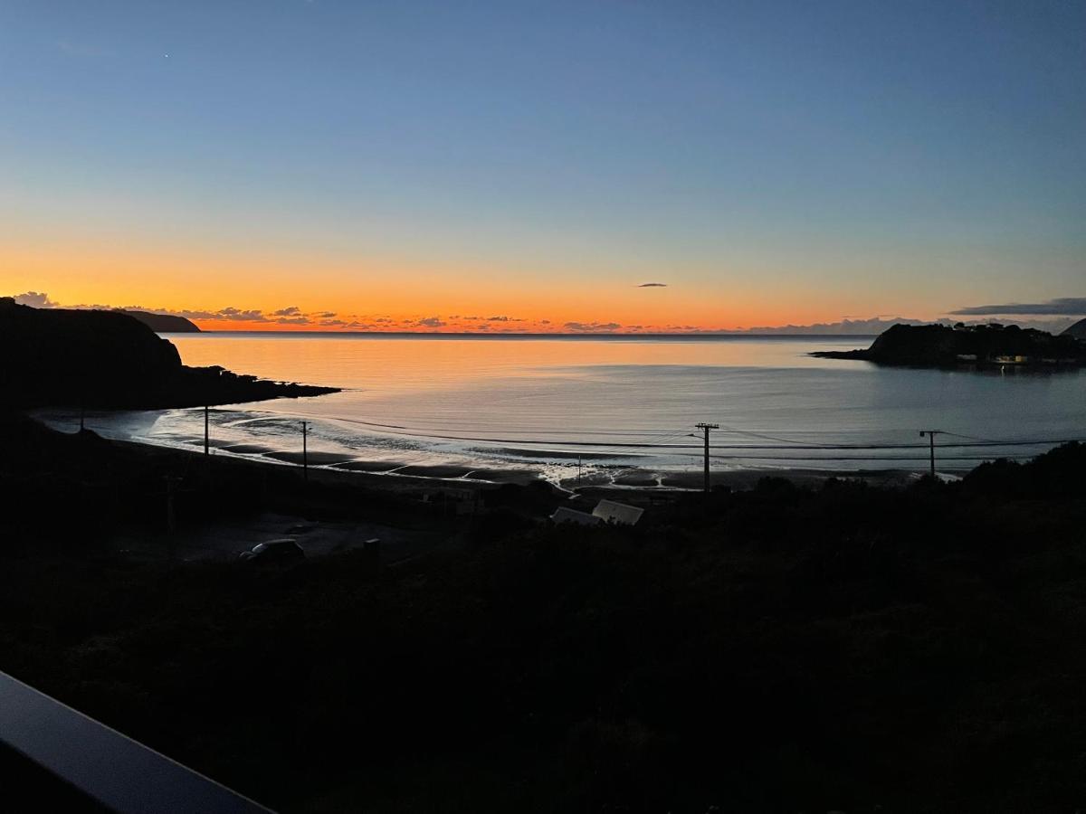 Atahu Bed and Breakfast Porirua Exteriör bild