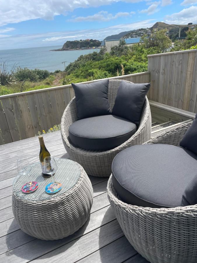 Atahu Bed and Breakfast Porirua Exteriör bild