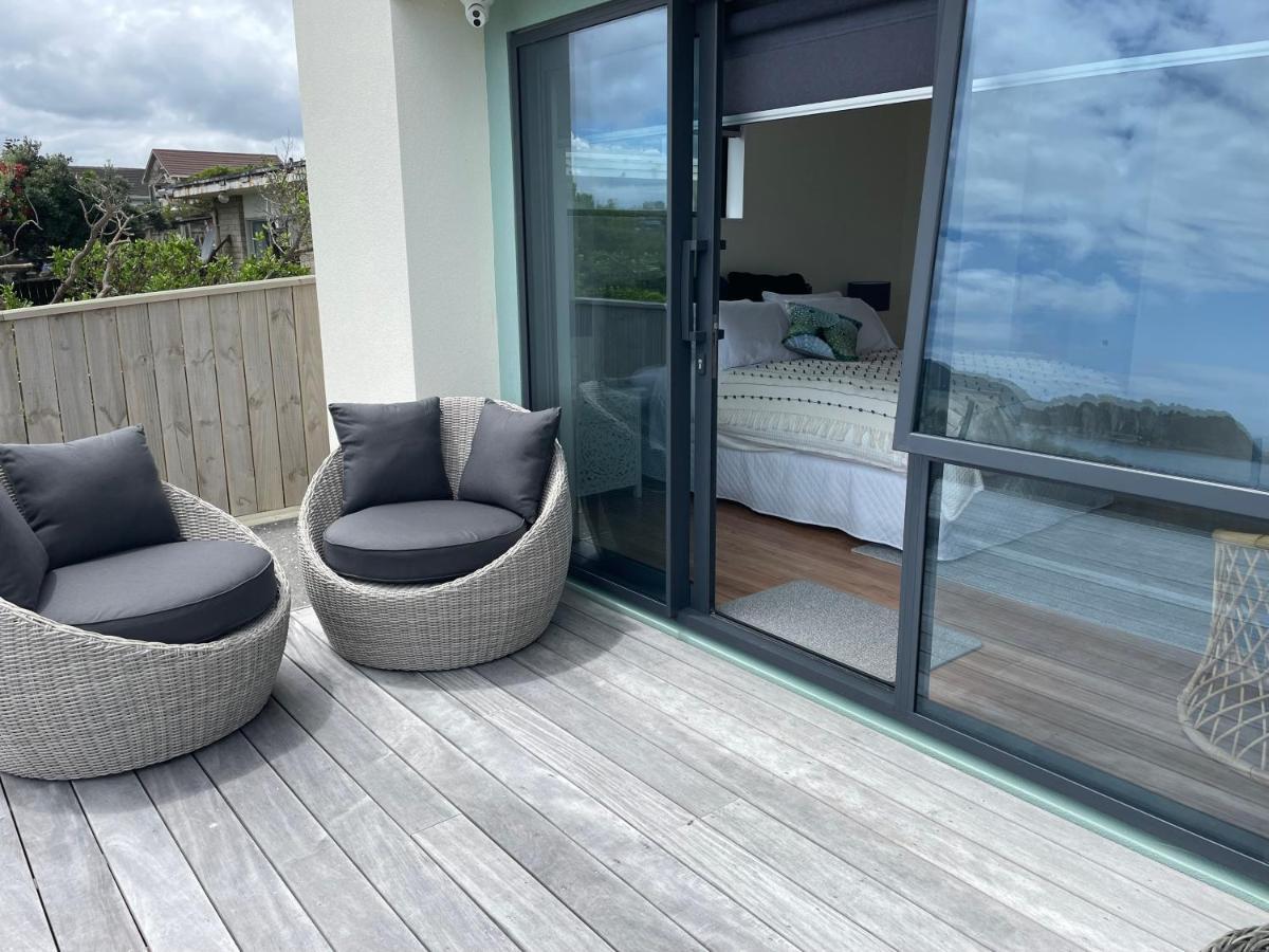 Atahu Bed and Breakfast Porirua Exteriör bild
